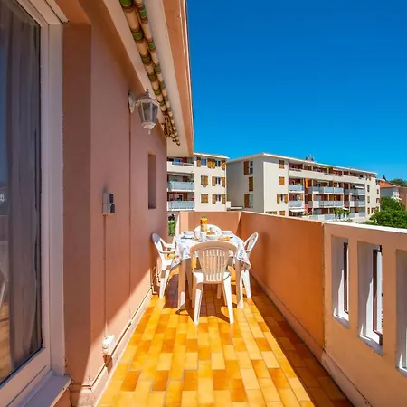 Apartment T2 En Hypercentre -parking Prive-clim-proche *