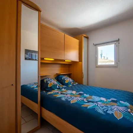 Apartmán T2 En Hypercentre -parking Prive-clim-proche