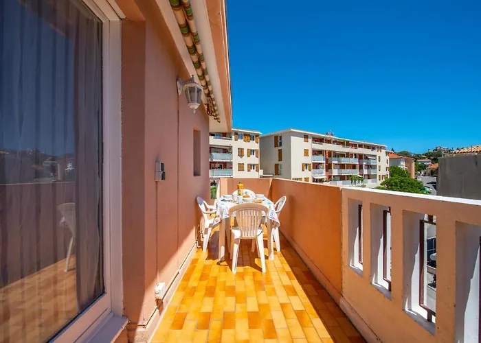 Apartment T2 En Hypercentre -parking Prive-clim-proche *